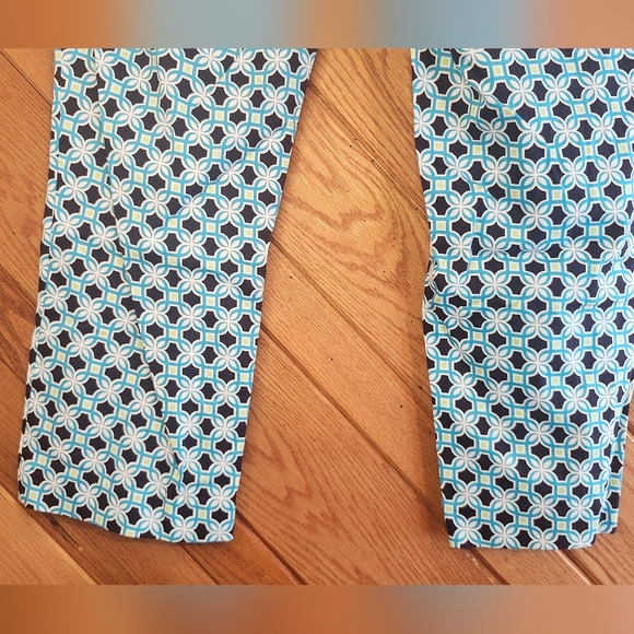 New York & Company Size 8 Cropped Blue and Black Geometric Print Pants - Picture 10 of 10